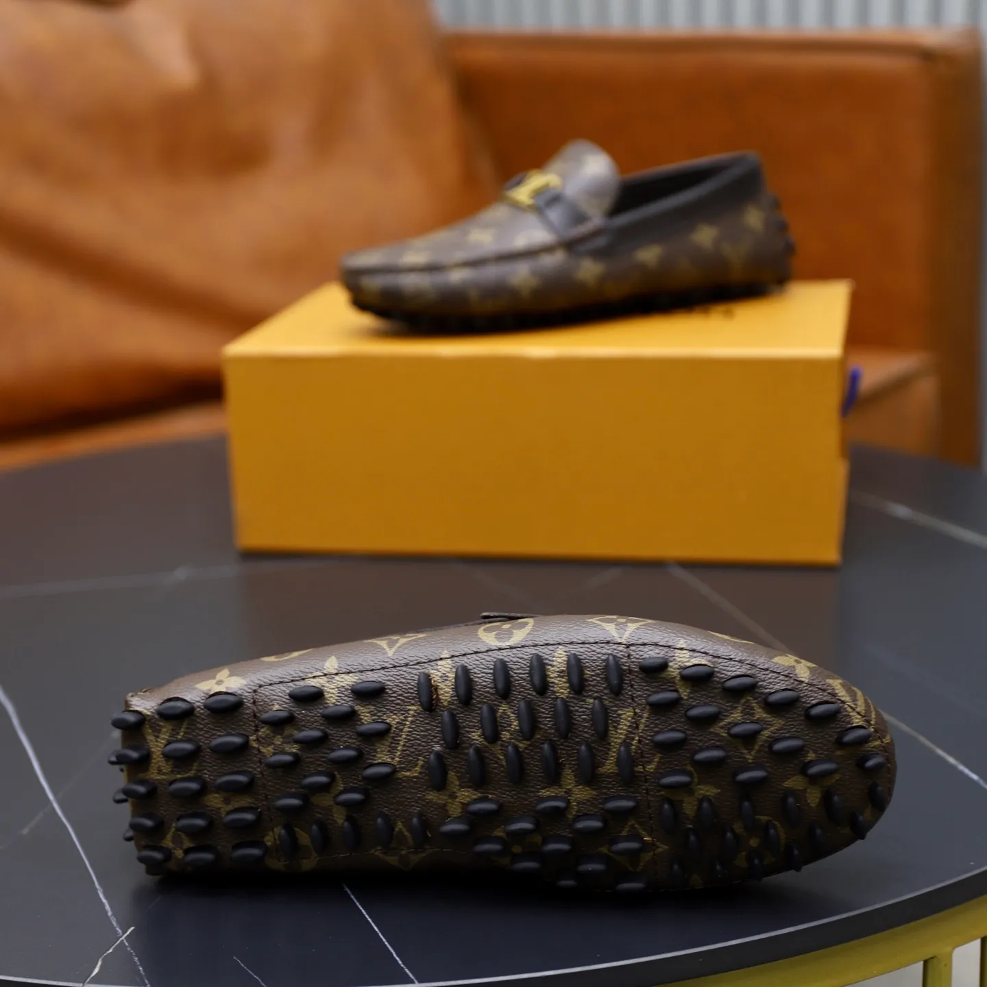 Ex-factory price: 480💰【LV】Louis Vuitton ⚠️High-end men’s driving and pedal series ⚠️38-44 (customized for 45) ⚠️All original cowhide leather! Thick and soft! Made entirely of calfskin lining! The latest non-slip beanie sole! Three-dimensional package technology! Fashionable and classic! Handicrafts! Original high quality! Feel free to compare!